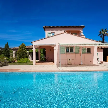 Maison De Face Au Golf De St-maxime